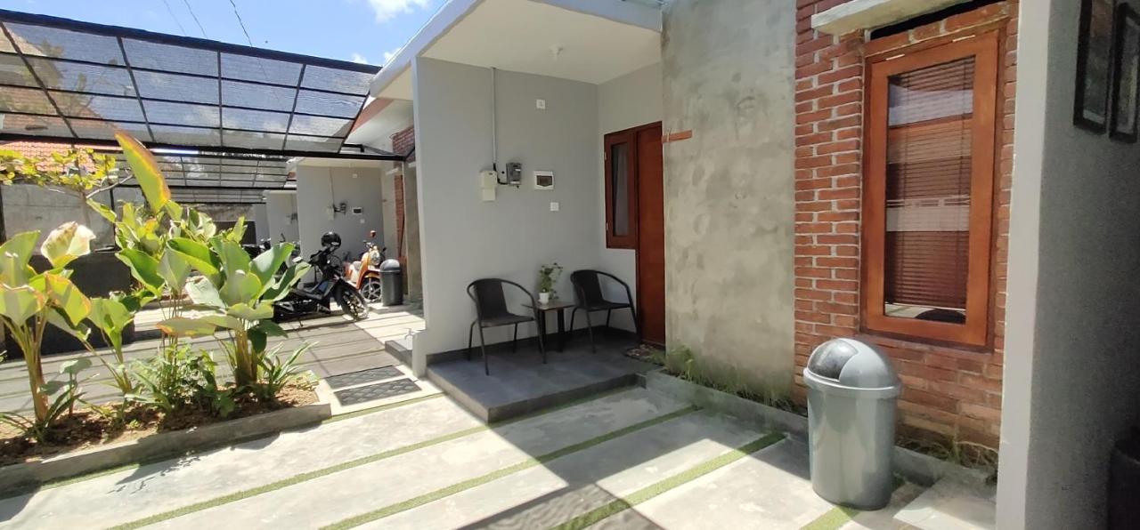 Embe Pitoe Syariah Gejayan Mitra Reddoorz Pakualaman Exterior foto
