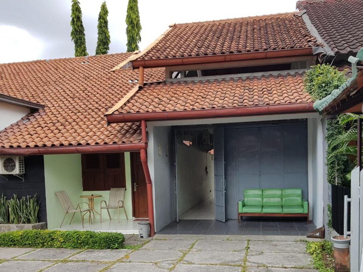 Embe Pitoe Syariah Gejayan Mitra Reddoorz Pakualaman Exterior foto