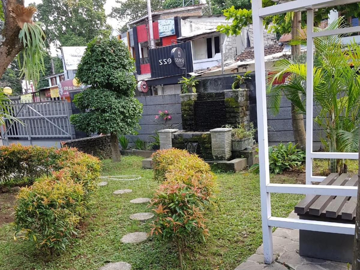 Embe Pitoe Syariah Gejayan Mitra Reddoorz Pakualaman Exterior foto