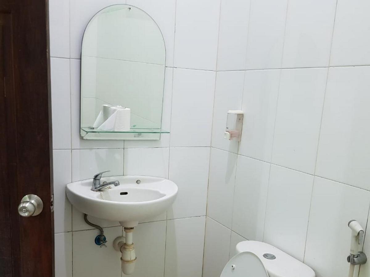 Embe Pitoe Syariah Gejayan Mitra Reddoorz Pakualaman Exterior foto